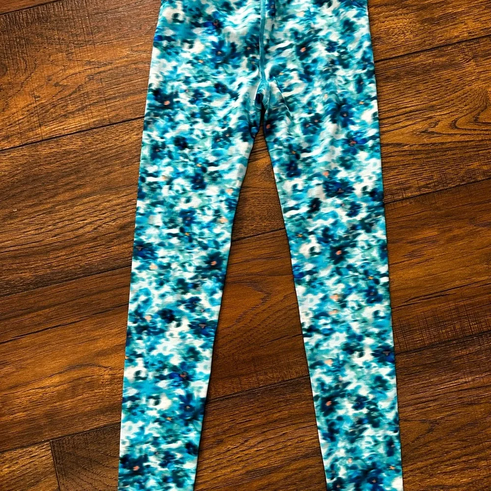 Athleta Girl Blue Patterned Leggings Medium 8-10 - Picture 1 of 5